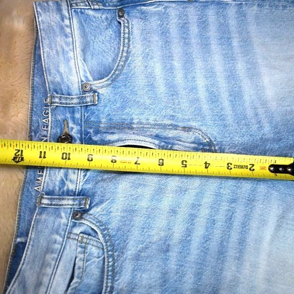 American Eagle Jeans Womens Size 2 Light Blue Highrise Mom Distressed Denim - Picture 8 of 13